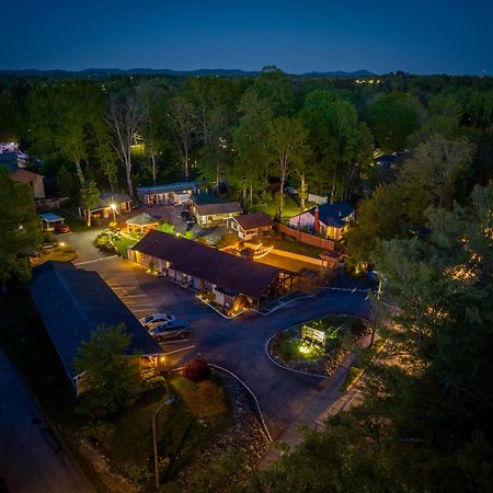 Cedarwood Inn เฮนเดอร์สันวิลล์ ภายนอก รูปภาพ