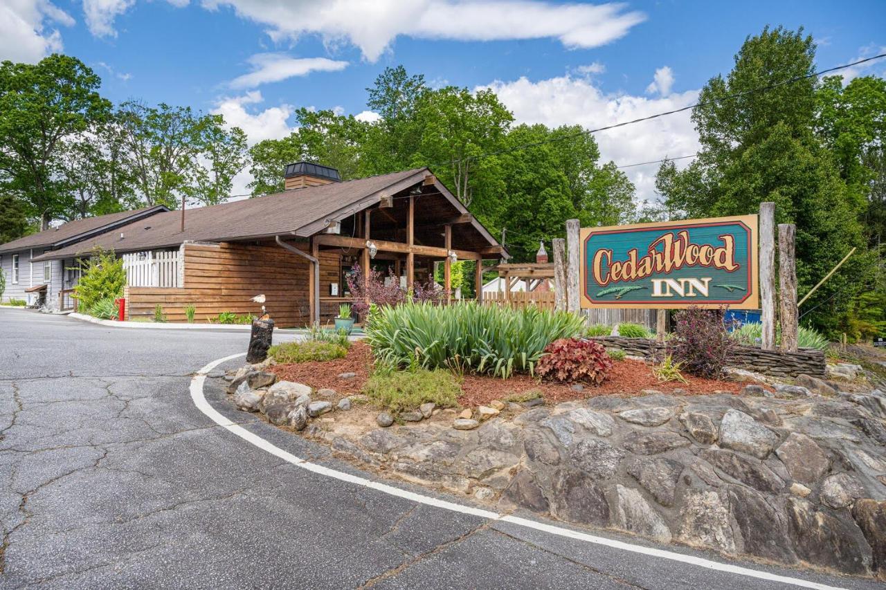 Cedarwood Inn เฮนเดอร์สันวิลล์ ภายนอก รูปภาพ