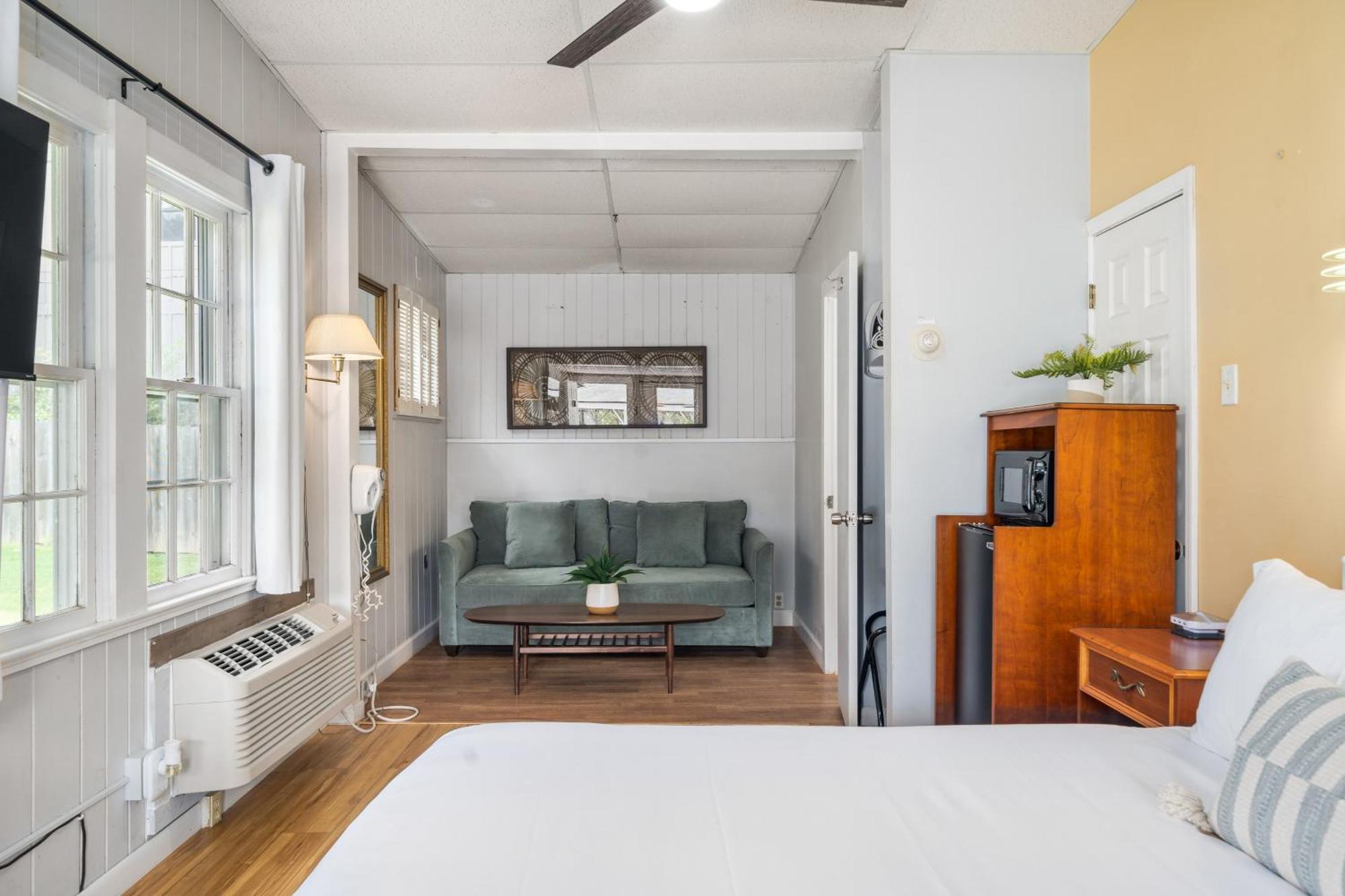 Cedarwood Inn เฮนเดอร์สันวิลล์ ภายนอก รูปภาพ