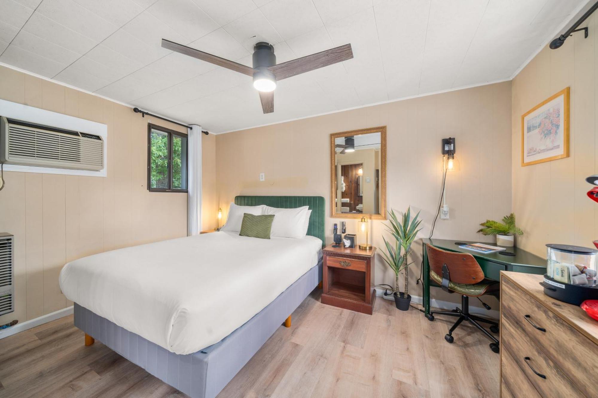 Cedarwood Inn เฮนเดอร์สันวิลล์ ภายนอก รูปภาพ