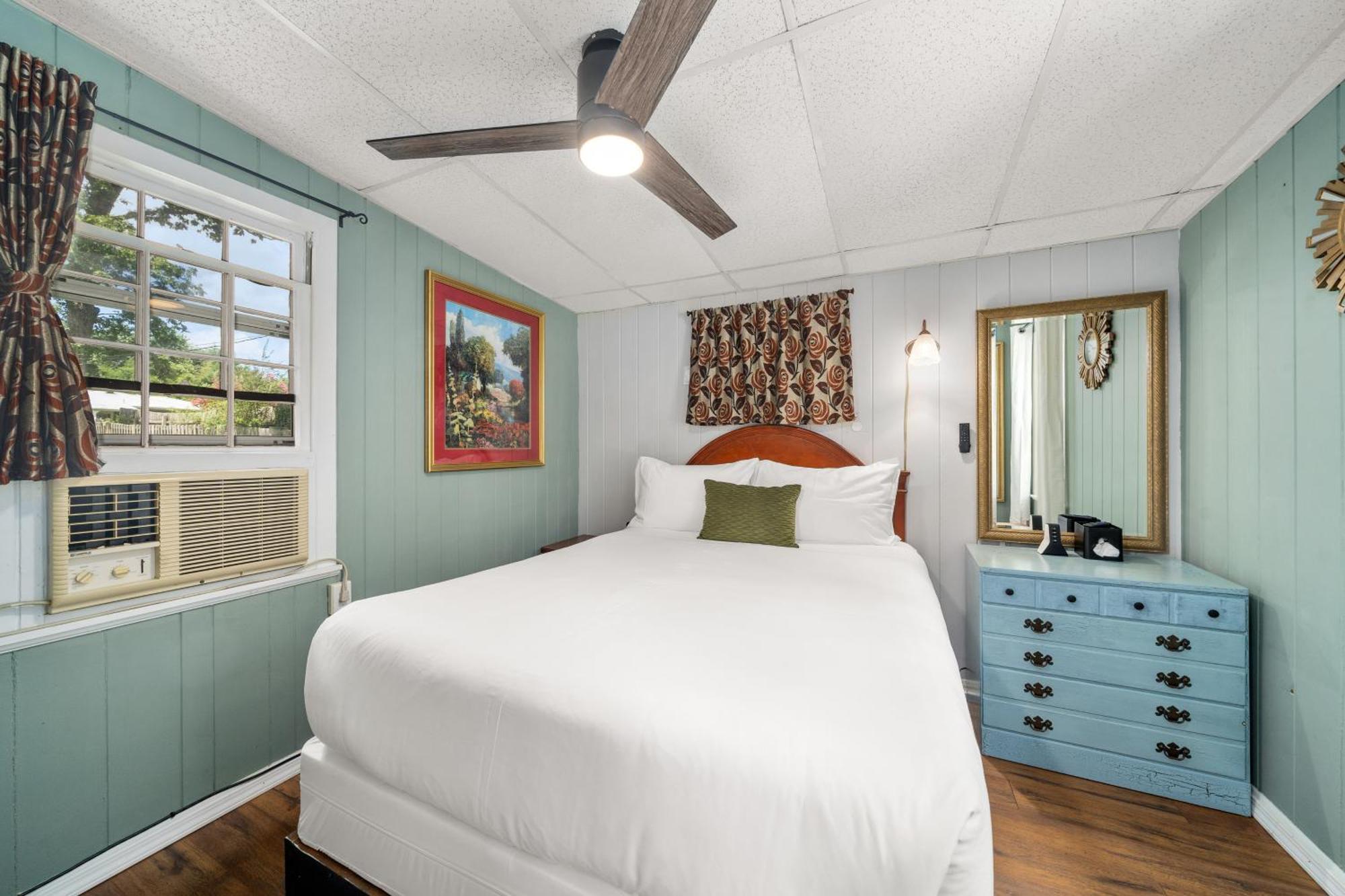Cedarwood Inn เฮนเดอร์สันวิลล์ ภายนอก รูปภาพ
