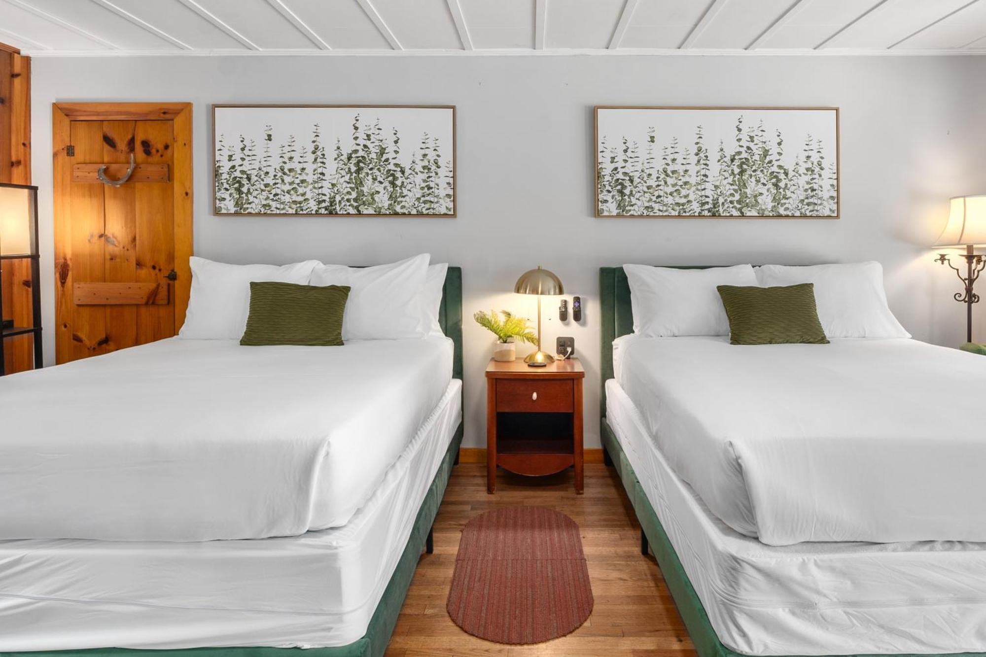 Cedarwood Inn เฮนเดอร์สันวิลล์ ภายนอก รูปภาพ