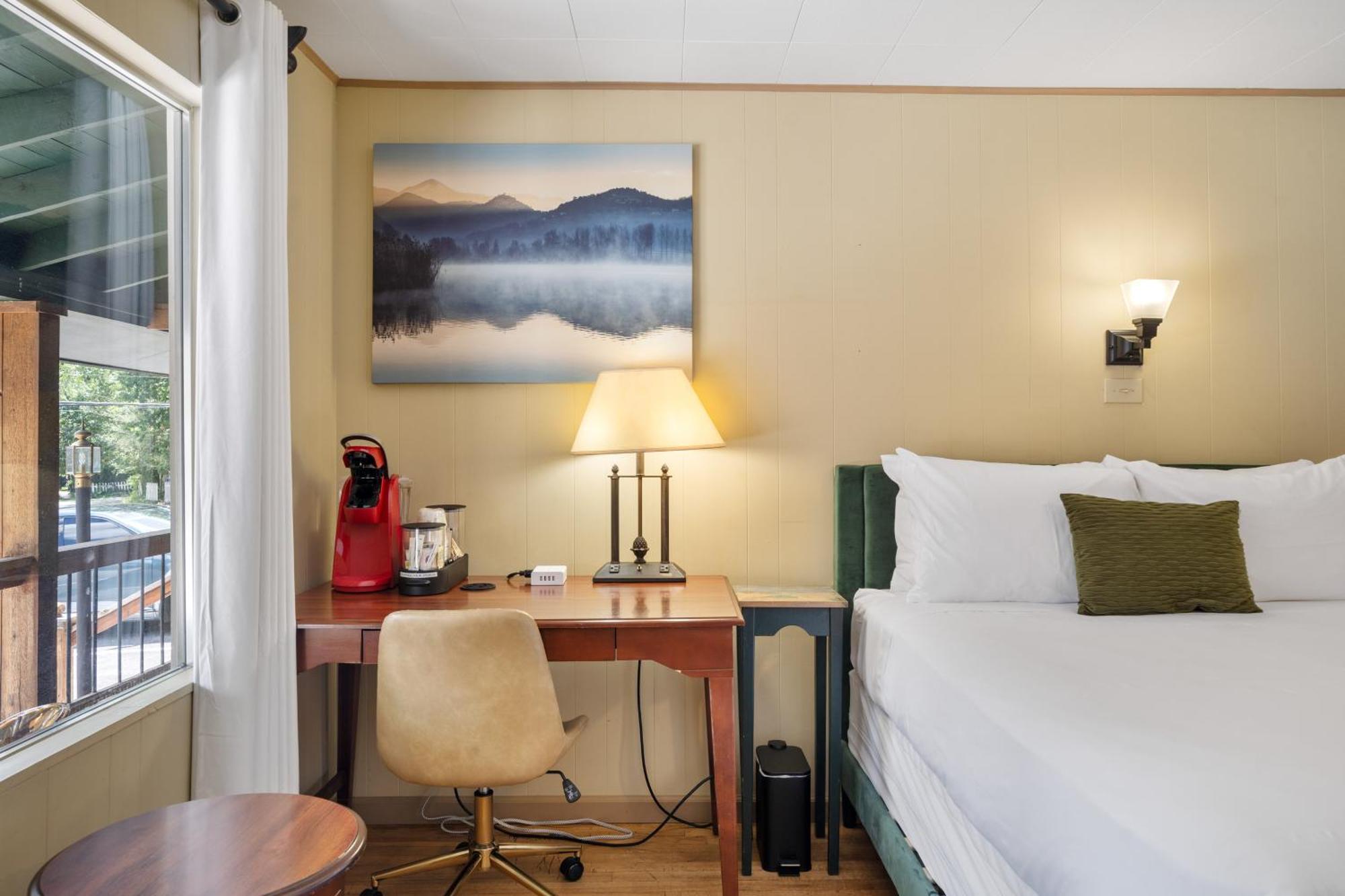 Cedarwood Inn เฮนเดอร์สันวิลล์ ภายนอก รูปภาพ