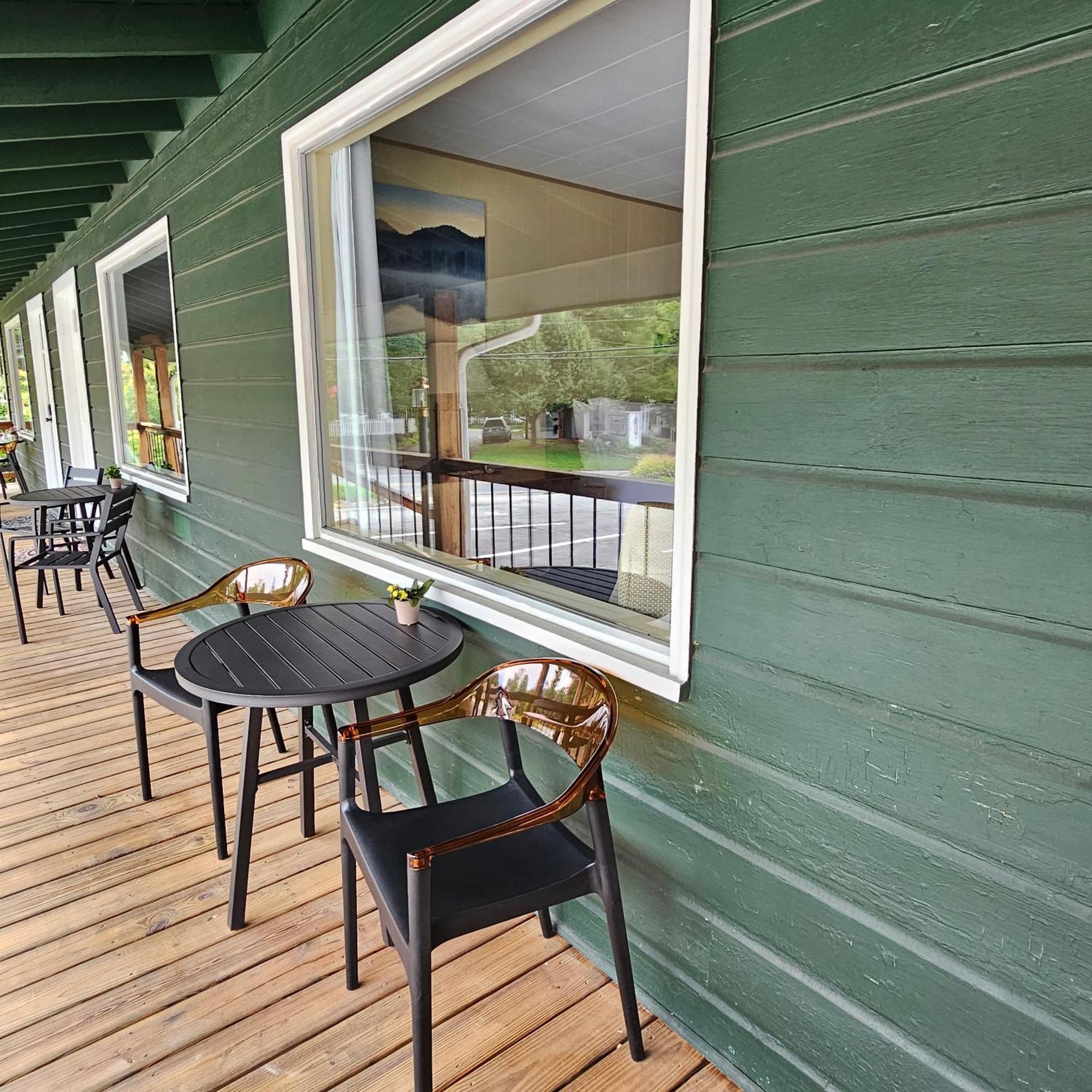 Cedarwood Inn เฮนเดอร์สันวิลล์ ภายนอก รูปภาพ