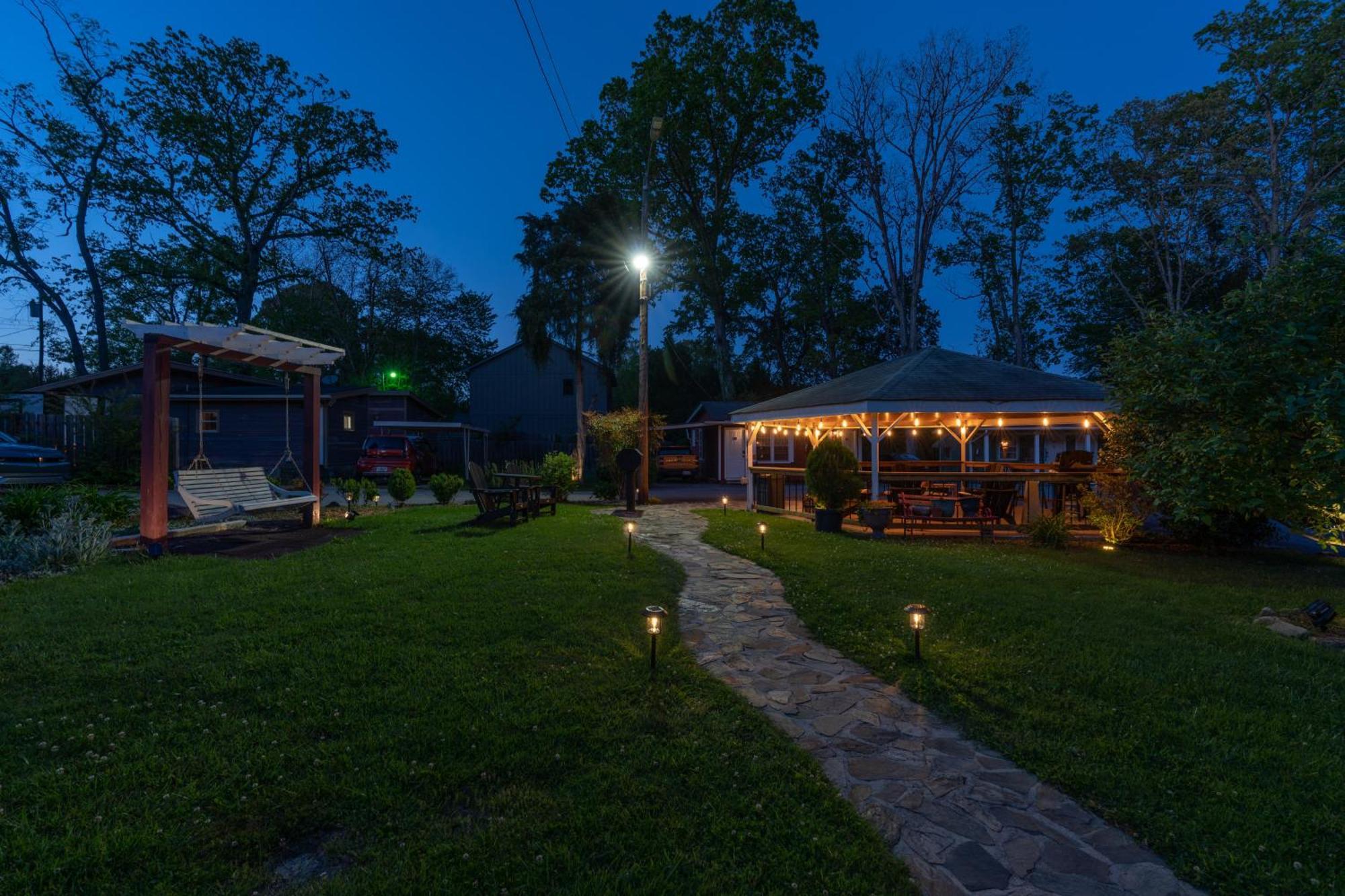 Cedarwood Inn เฮนเดอร์สันวิลล์ ภายนอก รูปภาพ