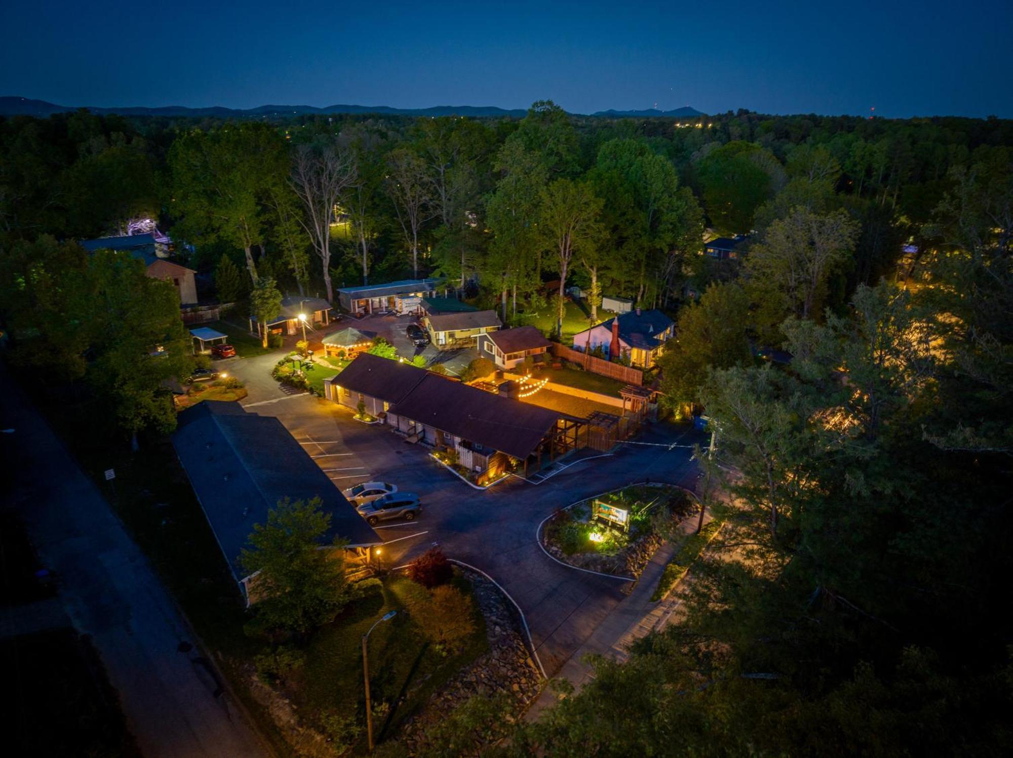 Cedarwood Inn เฮนเดอร์สันวิลล์ ภายนอก รูปภาพ