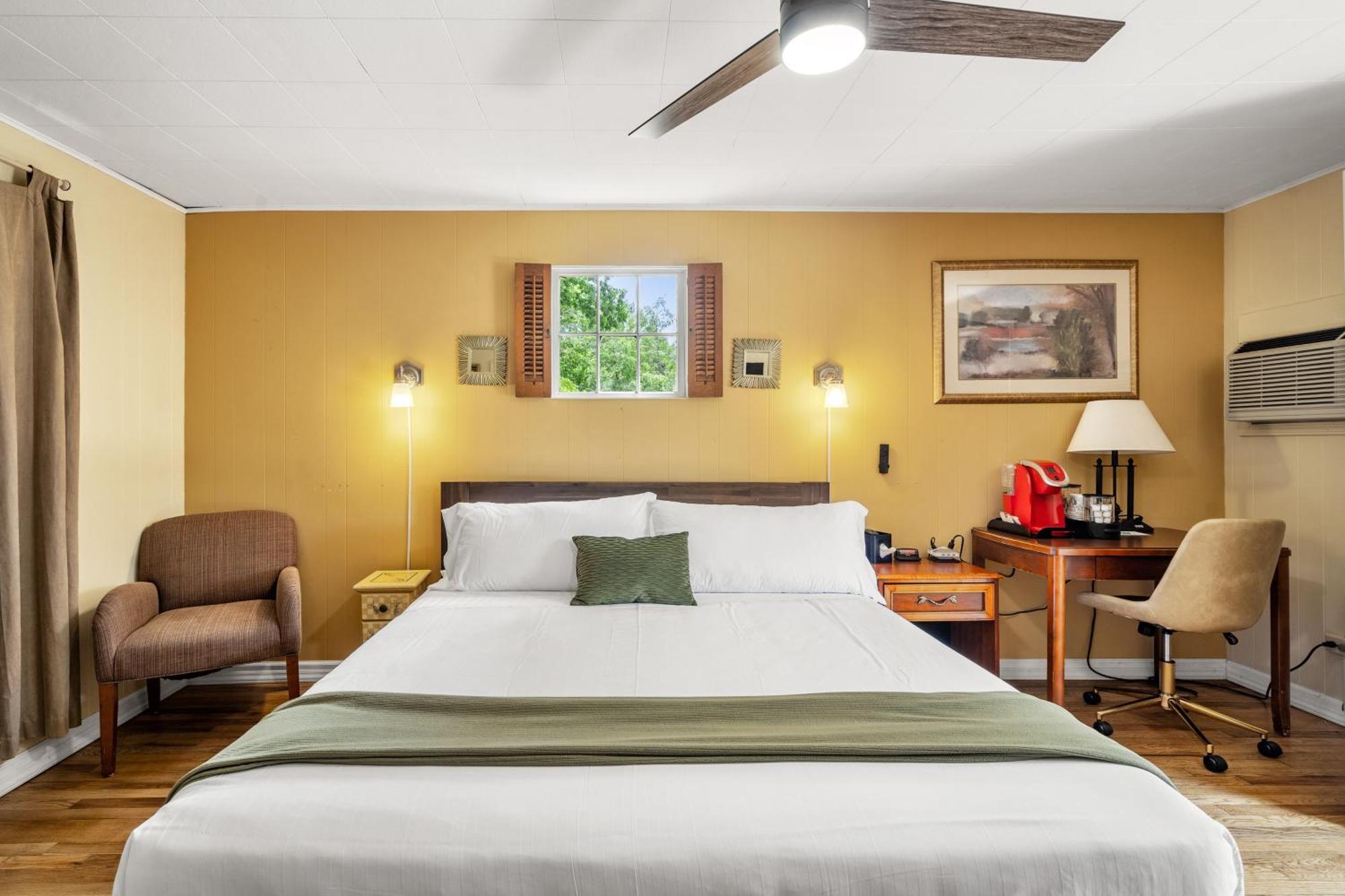 Cedarwood Inn เฮนเดอร์สันวิลล์ ภายนอก รูปภาพ