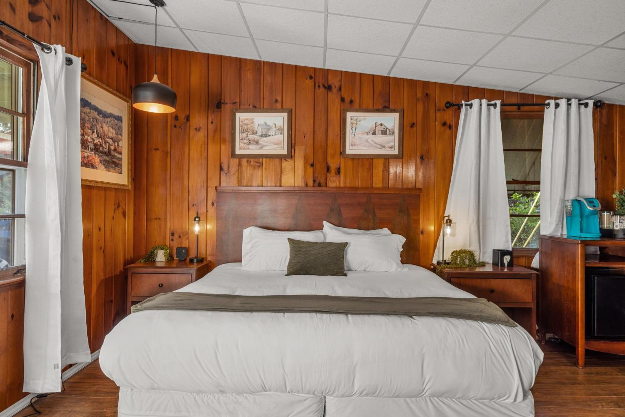 Cedarwood Inn เฮนเดอร์สันวิลล์ ภายนอก รูปภาพ