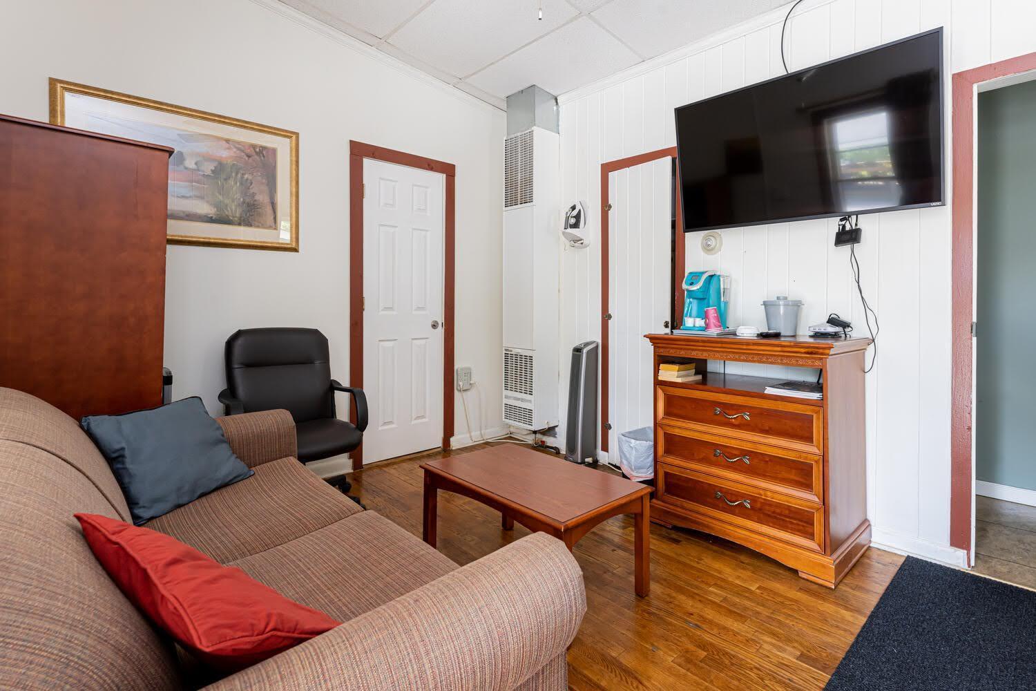 Cedarwood Inn เฮนเดอร์สันวิลล์ ภายนอก รูปภาพ