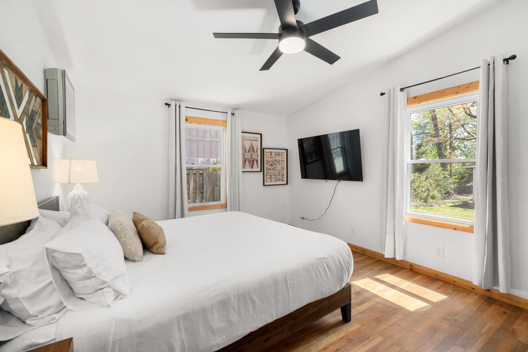Cedarwood Inn เฮนเดอร์สันวิลล์ ภายนอก รูปภาพ